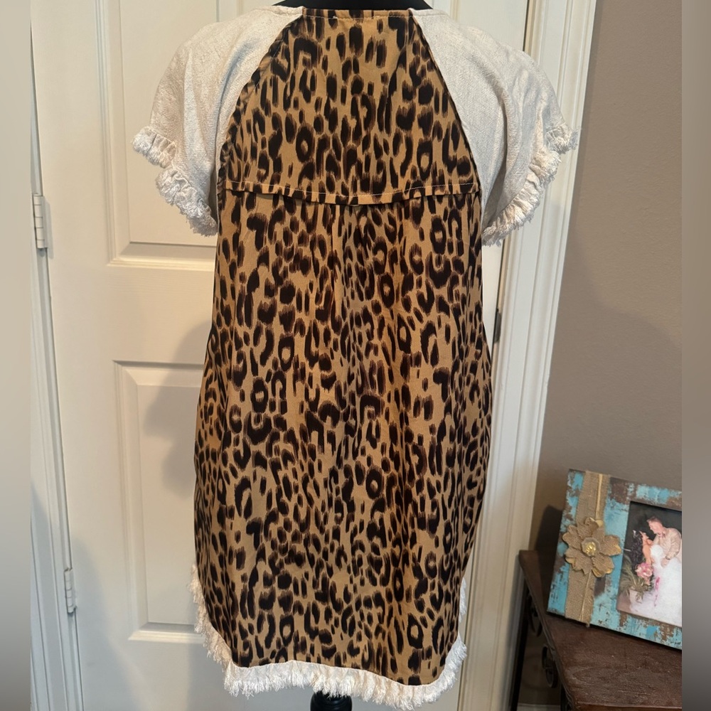 Umgee women’s Linen & Leopard High Low Hem Top